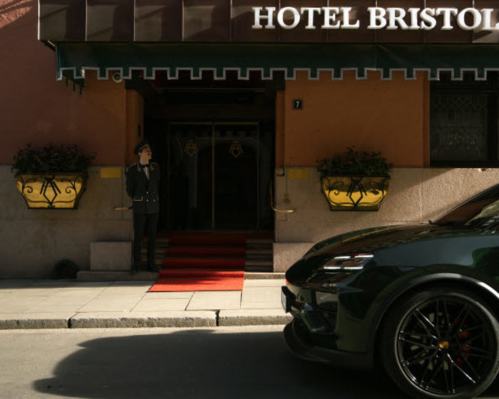 Dark car in front of the Hotel Bristol in the sunshine.