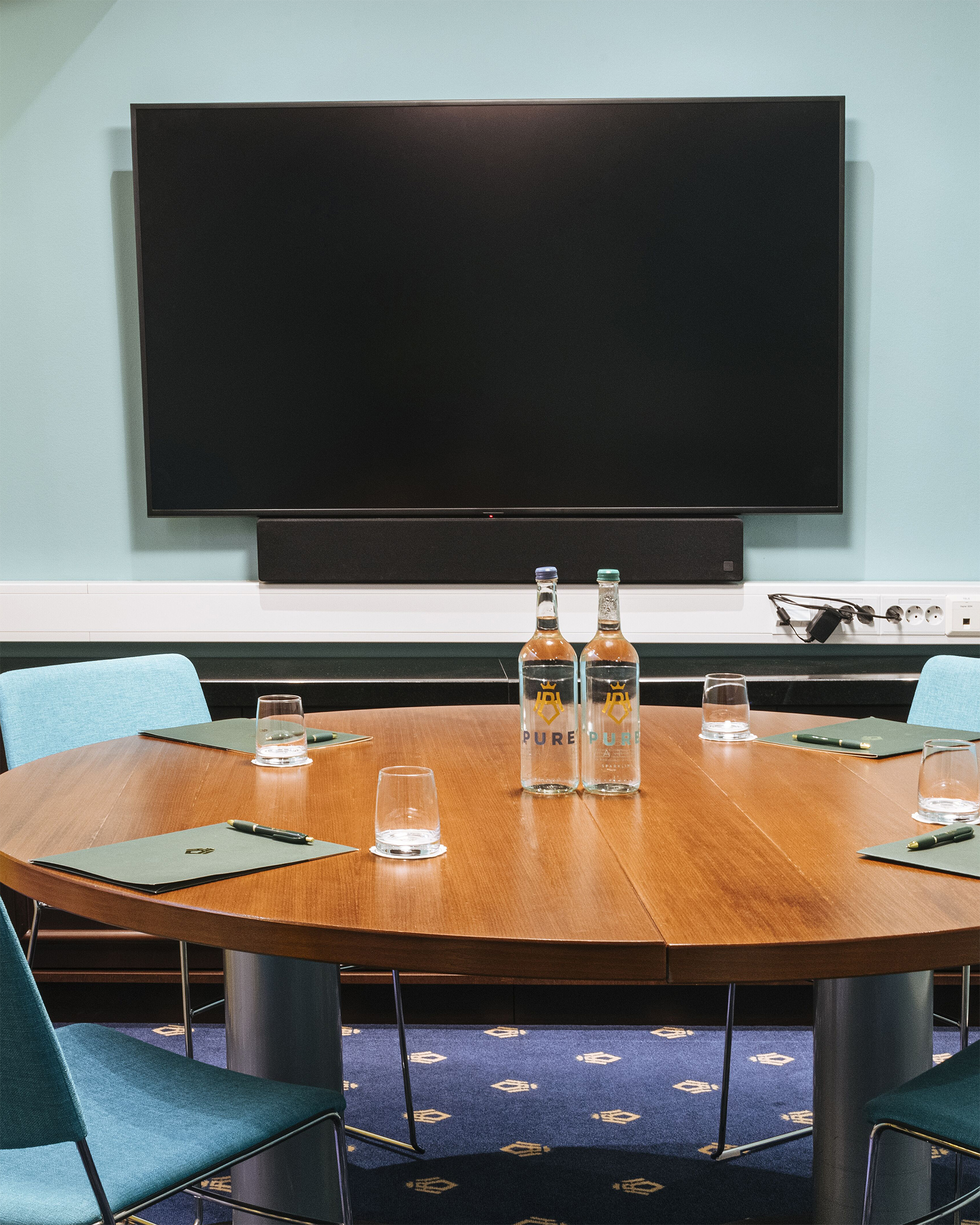 Meeting room for 4 persons