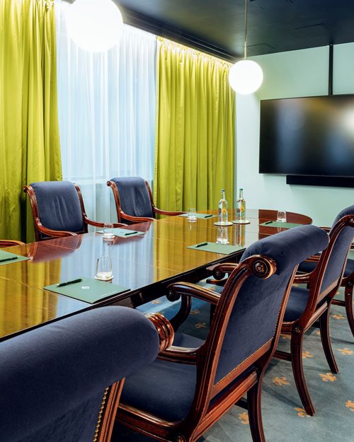 Meeting room for 14 persons