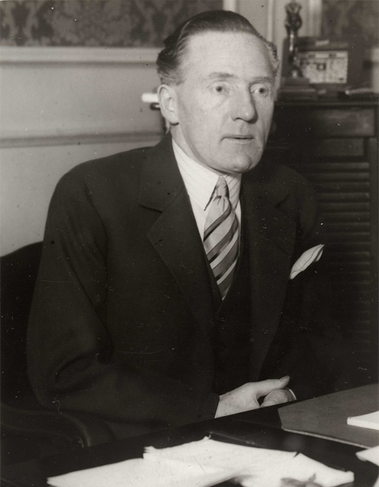 Svart-hvitt portrett av Waldemar Jensen