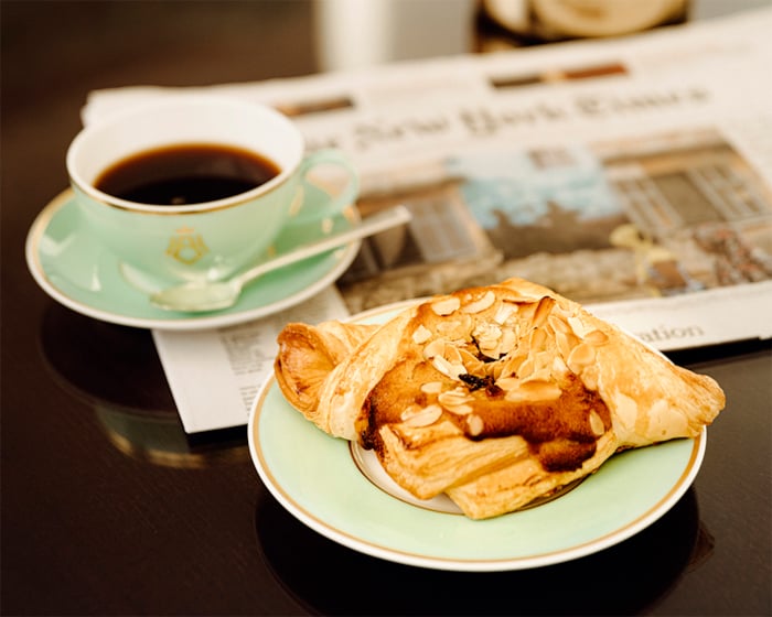 Nyt kaffe og bakverk i salongen