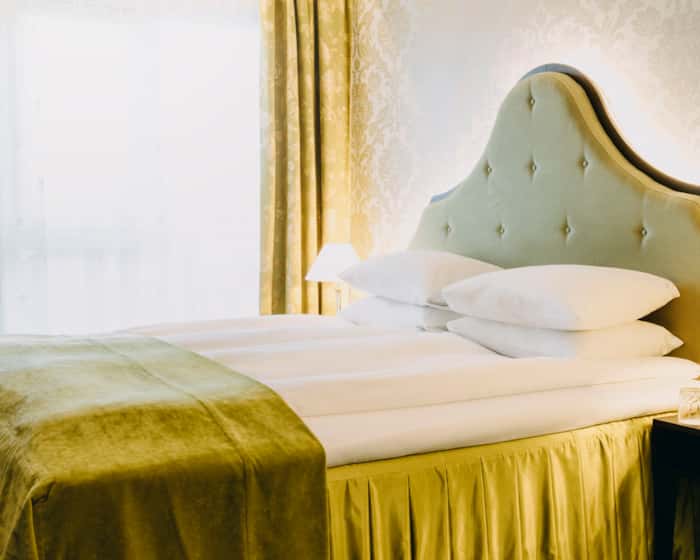 Dobbeltseng med hodegavl på Standard Room Double