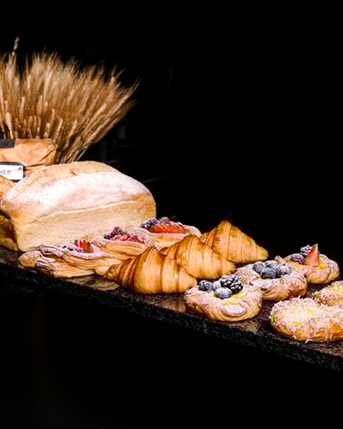 Ferske bakervarer direkte fra vårt eget konditori